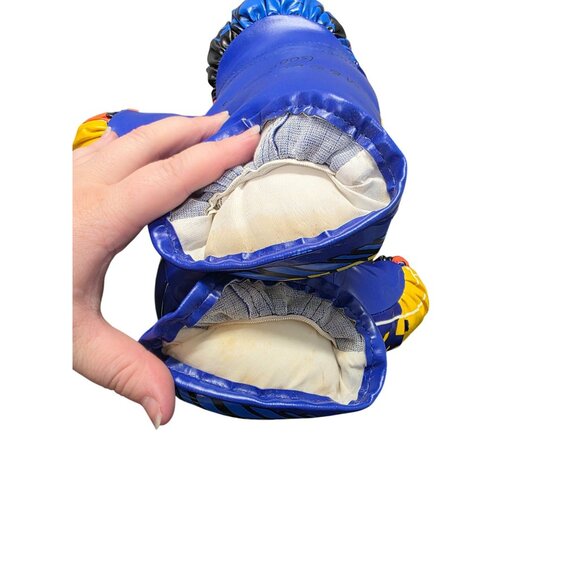 DC Comics Superman Kid Vintage Boxing Gloves - Picture 10 of 10